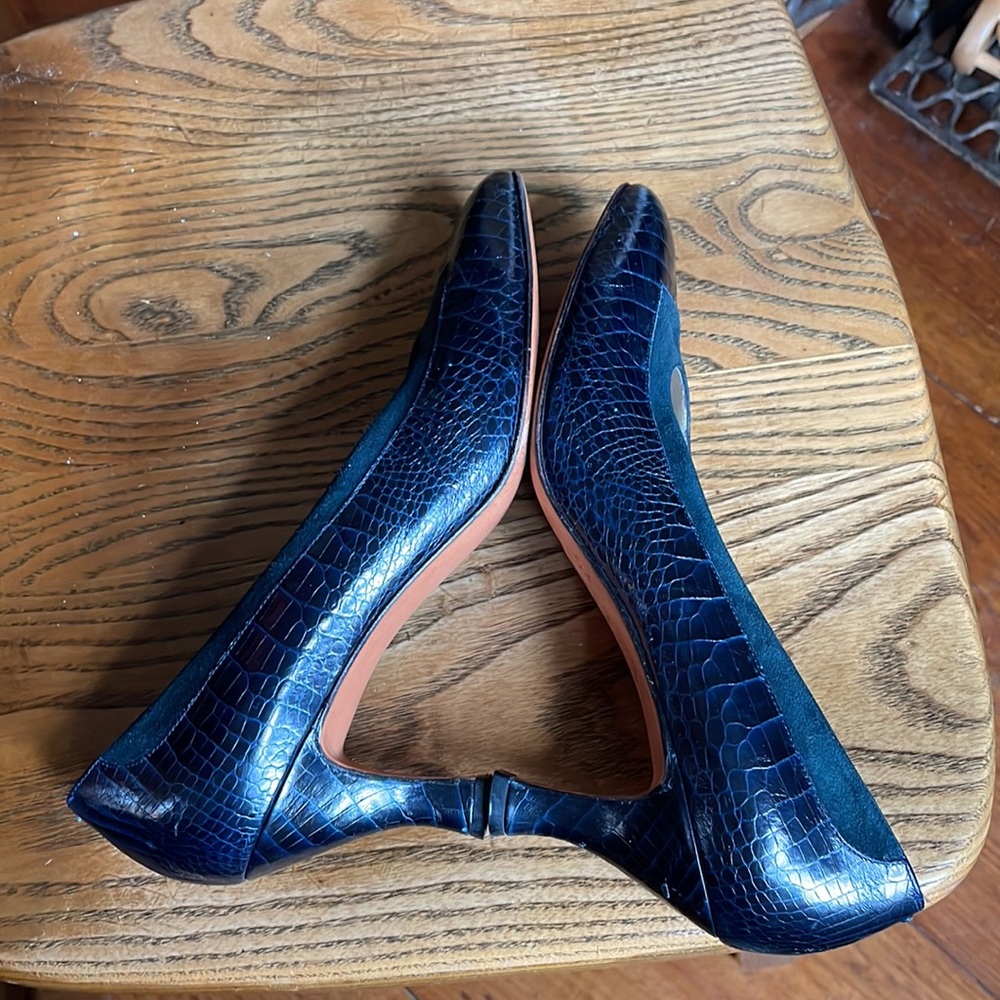 Salvatore Ferragamo Heels pumps EUC size 7 /6.5 deep dark green - Picture 5 of 9